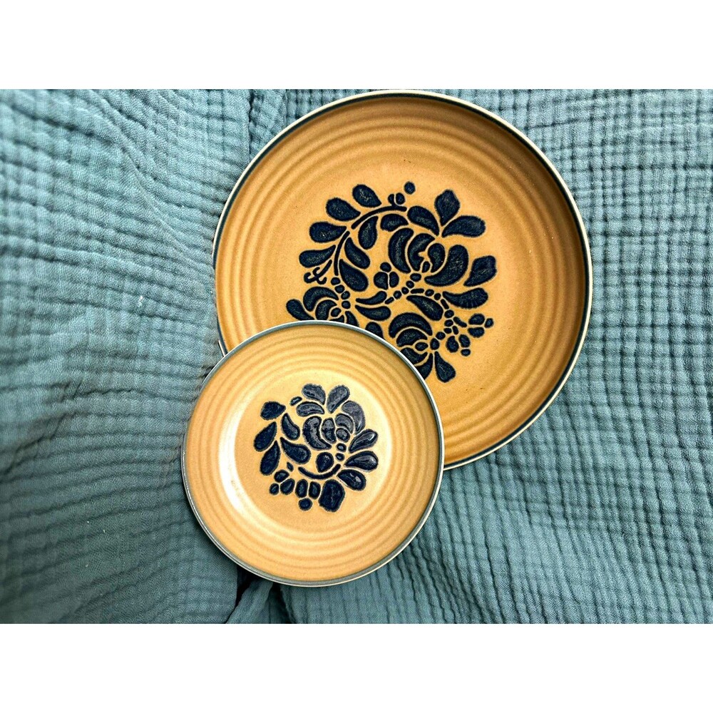 Pfaltzgraff Blue Floral Beige Stoneware Round Plates Made in USA